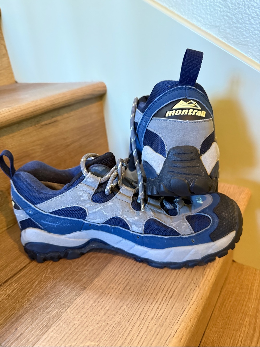Montrail Genjava 1373 Women’s Trail Hiking Shoes US 9 EU 40.5 EUC No Insoles